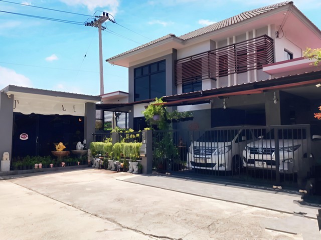 หมู่บ้านลลิลแลนซีโอคลิป บ้านสวยตกแต่งภายในใหม่อย่างดี บนเนื้อที่ 56.7 ตรว. 3 นอน 3 น้ำ 2 จอดรถ