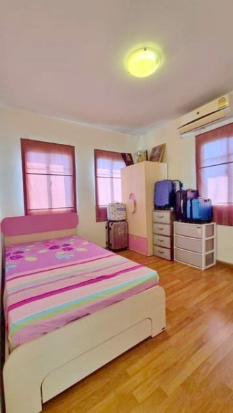 สุวรรณภูมิ 3.5 กม.กิ่งแก้ว-หนามแดง นานาชาติสิงคโปร์ 4 แอร์ เฟอร์ คชฟฟ ครบ ให้เช่าบ้าน 54ตร.วา 154 ตร.ม. Mega Bangna 5.8ก