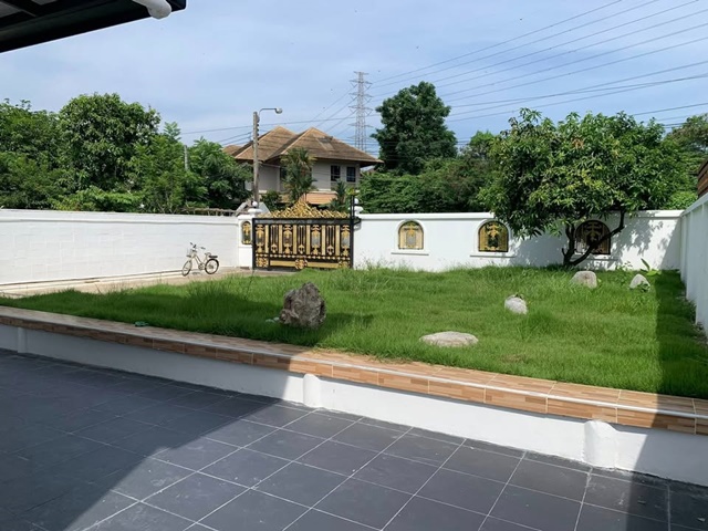 แอร์พอร์ตลิงค์ หัวหมาก 1.7 กม. ถนนพัฒนาการ55-63 ให้เช่าคฤหาสน์ บ้านเดี่ยว 2 ชั้น 5นอน พื้นที่ 115 ตารางวา