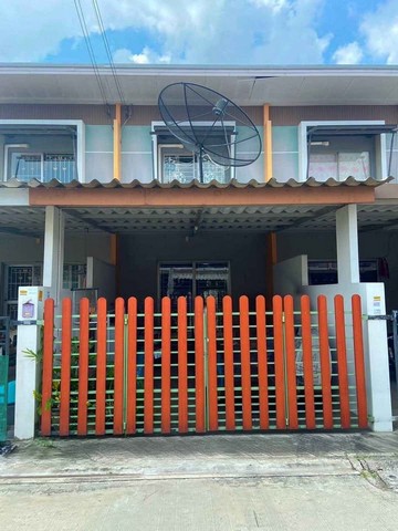 ายบ้านทาวน์โฮม 2 ชั้น หมู่บ้านแฟมิลี่ซิตี้พานทอง เนื้อที่ : 16 ตรว.พื้นที่: 2 ห้องนอน 2 ห้องน้ำ