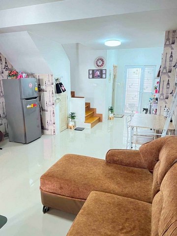 ายบ้านทาวน์โฮม 2 ชั้น หมู่บ้านแฟมิลี่ซิตี้พานทอง เนื้อที่ : 16 ตรว.พื้นที่: 2 ห้องนอน 2 ห้องน้ำ