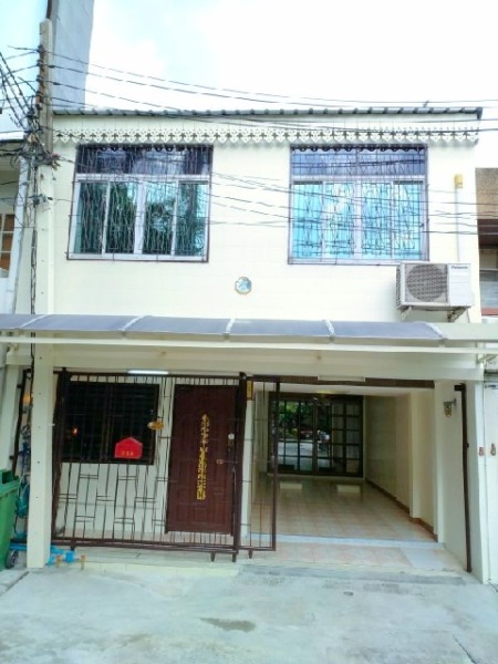 ทาวน์เฮ้าส์ 2 ชั้น ให้เช่า 20 ตร.วา. 160 ตร.ม. 4 นอน MRT คลองเตย 1.2กม.เซนต์แอนดรูว์ส สุขุมวิท 4.7 กม. อาคารมาลีนนท์ 2.6