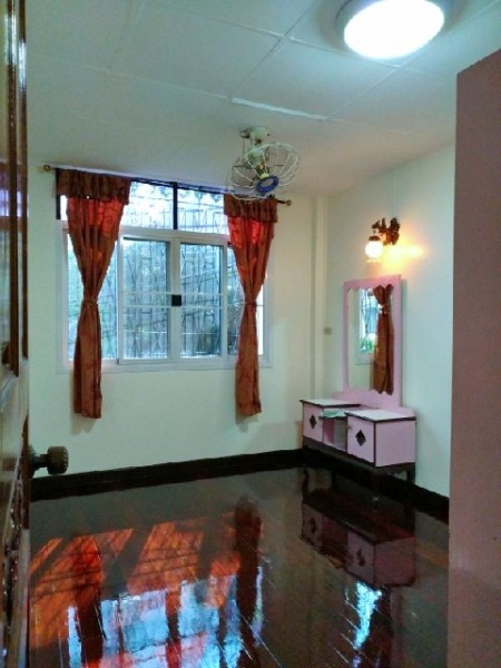 ทาวน์เฮ้าส์ 2 ชั้น ให้เช่า 20 ตร.วา. 160 ตร.ม. 4 นอน MRT คลองเตย 1.2กม.เซนต์แอนดรูว์ส สุขุมวิท 4.7 กม. อาคารมาลีนนท์ 2.6