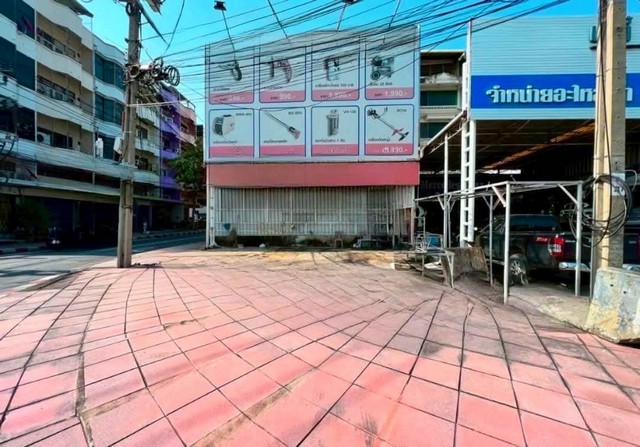 ให้เช่าอาคารพาณิชย์ 2 คูหา พื้นที่ใช้สอย ประมาณ 600 ตร.มห้องมุม 4 ชั้นครึ่ง + 1 ดาดฟ้า