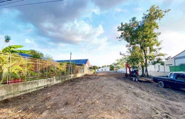 ขายที่ดินตัวเมืองพนัสนิคม บนเนื้อที่ 287 ตรว.เหมาะสำหรับ:ปลูกบ้าน, หอพัก, บ้านจัดสรร, แบ่งล็อค