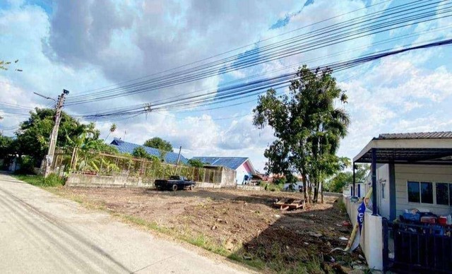ขายที่ดินตัวเมืองพนัสนิคม บนเนื้อที่ 287 ตรว.เหมาะสำหรับ:ปลูกบ้าน, หอพัก, บ้านจัดสรร, แบ่งล็อค