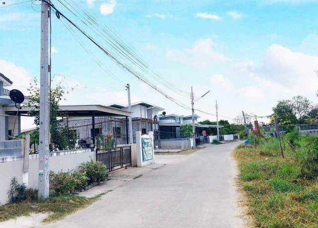 ขายที่ดินตัวเมืองพนัสนิคม บนเนื้อที่ 287 ตรว.เหมาะสำหรับ:ปลูกบ้าน, หอพัก, บ้านจัดสรร, แบ่งล็อค