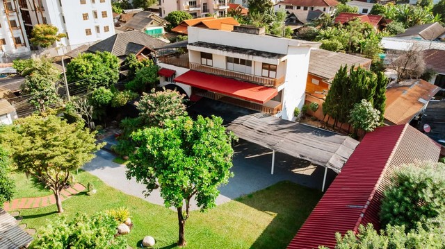 ขายที่ดินพร้อมอาคาร 3 ชั้น ใจกลางท่าแพ วิวดอยสุเทพ เหมาะทำโรงแรม-คาเฟ่ ใกล้แหล่งท่องเที่ยว ราคา 86 ล้าน