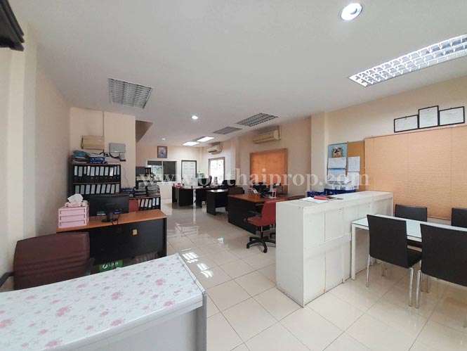 โฮมออฟฟิศ 4 ชั้น หมู่บ้านฉัตรหลวง 9 ถนนรังสิต-ปทุมธานี