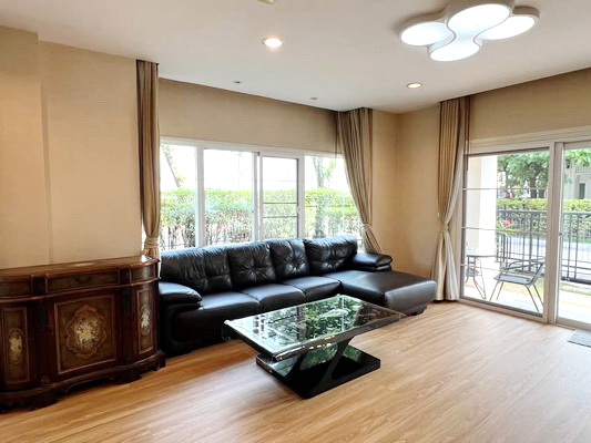 [ให้เช่า] FOR RENT THE CENTRO SUKHUMVIT 113 / 3 bedrooms 3 bathrooms / 52 Sqw. 180 Sqm. **50,000** CLOSE TO BTS SAMRONG