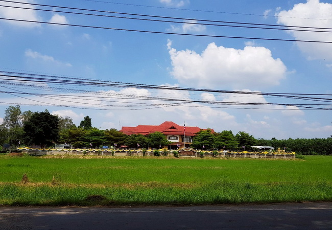 ขายที่ดิน หน้าเทศบาลสนามชัยเขต ฉะเชิงเทรา เนื้อที่ 17-2-87 ไร่ ทำเลดี ติดถนนใหญ่