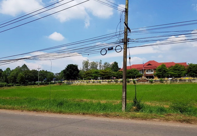ขายที่ดิน หน้าเทศบาลสนามชัยเขต ฉะเชิงเทรา เนื้อที่ 17-2-87 ไร่ ทำเลดี ติดถนนใหญ่