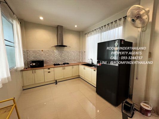 [ให้เช่า] FOR RENT CHOKCHAI PANCHASAP RAMKHAMHAENG 184 / 4 bedrooms 3 bathrooms / 52 Sqw. 180 Sqm. **37,500** CLOSE TO RUAMRUDEE INTERNATIONAL SCHOOL