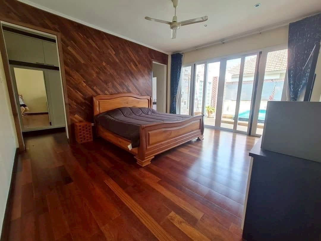 ให้เช่า(FOR RENT) บ้านหรูสุดคลาสสิคพร้อมสระว่ายน้ำ หมู่บ้านสินทวี บ้านฉาง ระยอง
