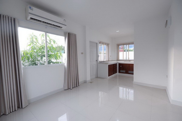 [ให้เช่า] FOR RENT NIRUN GRAND BANGNA / 3 bedrooms 2 bathrooms / 55 Sqw. 180 Sqm. **20,000** CLOSE TO HUACHIEW CHALERMPRAKIET UNIVERSITY
