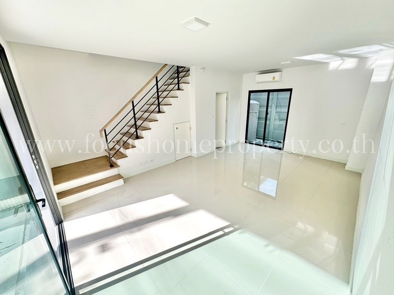 ขายทาวน์โฮม 3 ชั้น สภาพใหม่ไม่เคยเข้าอยู่ โครงการ บ้านกลางเมือง สุขุมวิท-อ่อนนุช