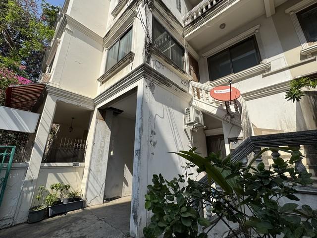 ขายทาวน์โฮม 4.5 ชั้น เนื้อที่ 35 ตรว. ย่านสุุขมวิท 71 ซ.ปรีดีพนมยงค์ 14 ใกล้ BTS พระโขนง