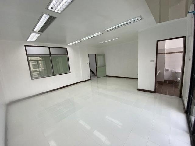ให้เช่าทาวน์โฮม 4 ชั้น ย่านทาวน์อินทาวน์ รามคำแหง ลาดพร้าว ใกล้ รร.บดินทร์เดชา