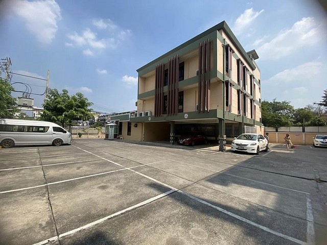 ให้เช่าอาคารสำนักงาน 3 ชั้น 728 ตรม. ซอยประชาอุทิศ 15 ตกแต่งพร้อมใช้งาน ใกล้สนามบินดอนเมือง