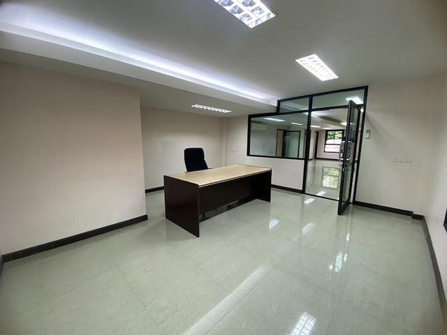 ให้เช่าอาคารสำนักงาน 3 ชั้น 728 ตรม. ซอยประชาอุทิศ 15 ตกแต่งพร้อมใช้งาน ใกล้สนามบินดอนเมือง