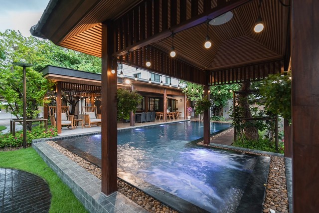 ขายบ้านเดี่ยว3ชั้น11นอนย่านรามอินทราวัชรพลเลียบด่วนสุขาภิบาล5พร้อมสระว่ายน้ำพร้อมอยู่