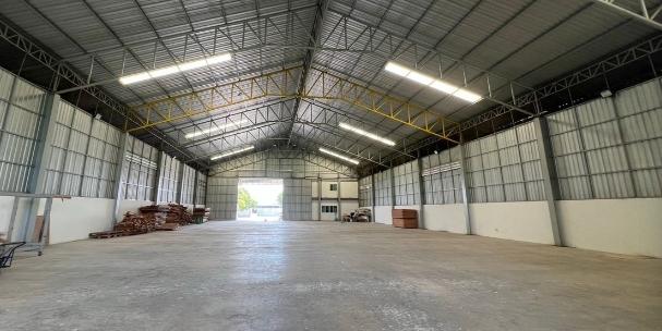 ขายโกดัง 1,000 ตรม. พร้อมสำนักงาน 2 ชั้น และที่พักคนงาน อ.ไทรน้อย นนทบุรี ( พื้นที่สีม่วง )