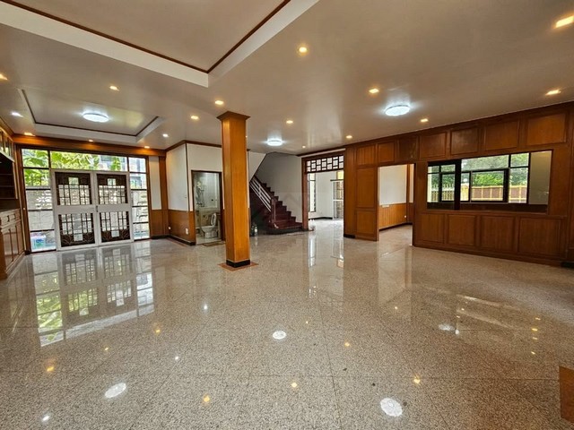 ให้เช่าบ้านเดี่ยว 3 ชั้น 111 ตรว. 7 ห้องนอน ซอยลาดพร้าว 93 ใกล้รถไฟฟ้า สถานีมหาดไท เหมาะอยู่อาศัยหรือทำออฟฟิศ ** จดทะเบี