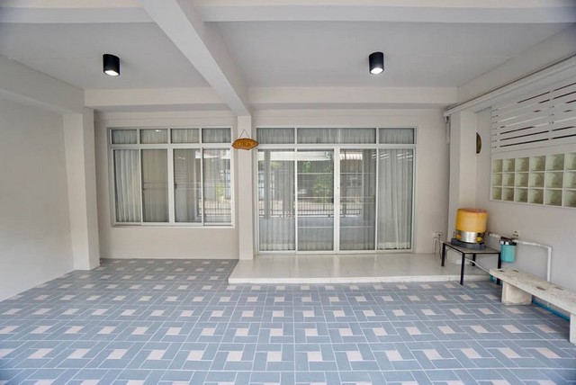 ให้เช่าทาวน์โฮม3ชั้นหมู่บ้านอยู่เจริญรัชดาภิเษกซอย3 ใกล้MRTพระราม9