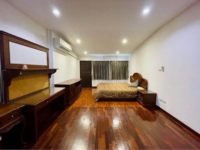 ให้เช่าทาวน์โฮม3ชั้นหมู่บ้านอยู่เจริญรัชดาภิเษกซอย3 ใกล้MRTพระราม9