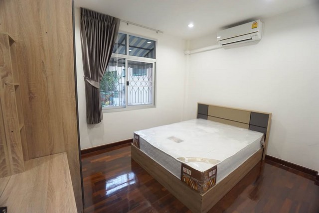 ให้เช่าทาวน์โฮม3ชั้นหมู่บ้านอยู่เจริญรัชดาภิเษกซอย3 ใกล้MRTพระราม9