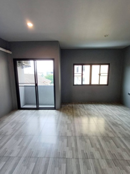 ขายโฮมออฟฟิศ3ชั้นย่านลาดพร้าวบางกะปิรามคำแหงซอยลาดพร้าว124ใกล้MRTมหาดไทยท่าเรือมหาดไทย