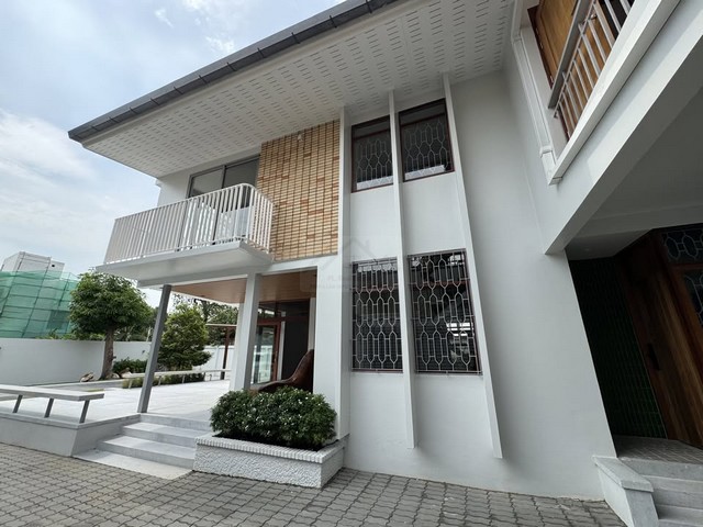 ให้เช่าบ้านเดี่ยว 143 ตรว. ซอยปรีดีพนมยงค์ 25 (เอกมัยซอย 10) รีโนเวทใหม่ พร้อมเข้าอยู่ทันที