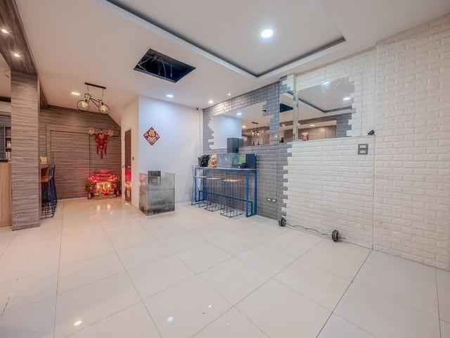 ขายโฮมออฟฟิศ 4 ชั้น 338 ตรม. ริมถนนคู้บอน ย่านคู้บอน รามอินทรา ใกล้รถไฟฟ้า สถานีคู้บอน