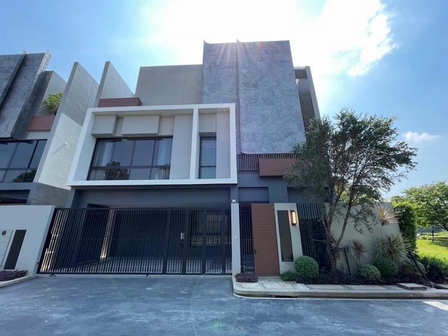 ให้เช่าบ้านเดี่ยว 3 ชั้น โครงการ Bugaan krungthep kreetha มีลิฟท์ วิวสระว่ายน้ำ ใกล้รถไฟฟ้า ศรีบูรพา