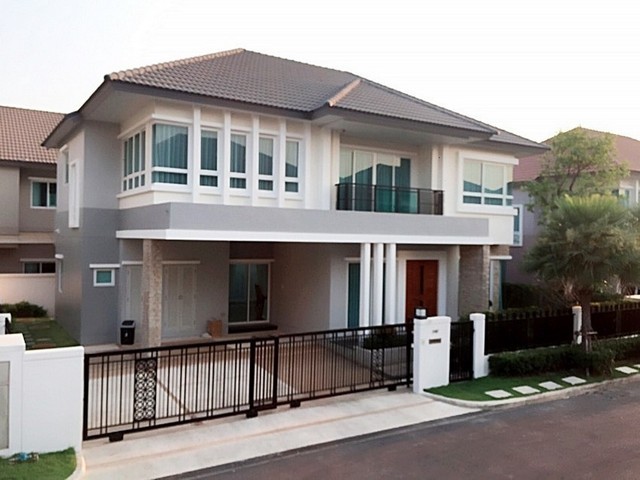 ให้เช่าบ้านเดี่ยว โครงการ แกรนด์ บางกอก บูเลอวาร์ด พระราม 9-ศรีนครินทร์ ย่านกรุงเทพกรีฑา ใกล้ทางพิเศษมอเตอร์เวย์ , กาญจน