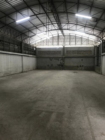 ให้เช่าโกดัง และสำนักงาน 1,000 ตารางเมตร มีบ้านพักคนงาน 3 ห้อง ตำบล คลองควาย อำเภอสามโคก