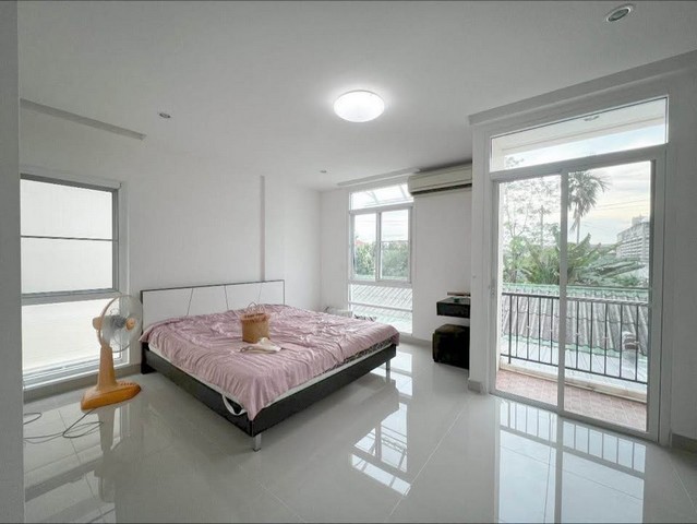 ให้เช่าทาวโฮม 3 ชั้น ใกล้เดอะมอลล์บางกะปิ หลังมุม หมู่บ้าน ศิรินโฮมลาดพร้าว 101 ซอย 42