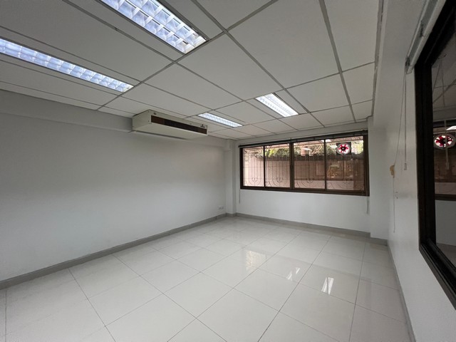 รหัสC7774 ให้เช่าอาคารสำนักงาน 3ชั้น ริมถนนบรมราชชนนี เหมาะทำออฟฟิศและอื่นๆ