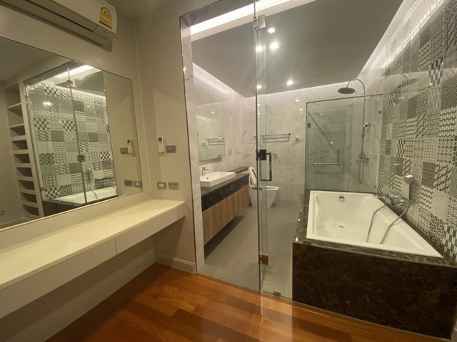 รหัสC6777 ให้เช่าคอนโด Penthouse Duplex 2ชั้น เดอะโฟร์วิงส์ เรสซิเดนซ์ ศรีนครินทร์ 3 ห้องนอน