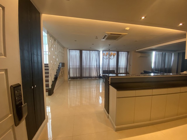 รหัสC6777 ให้เช่าคอนโด Penthouse Duplex 2ชั้น เดอะโฟร์วิงส์ เรสซิเดนซ์ ศรีนครินทร์ 3 ห้องนอน
