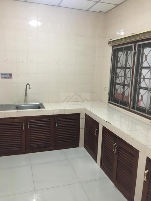 ให้เช่าทาวน์โฮม 3 ชั้น ซอยลาดพร้าว 29 เขตจตุจักร พร้อมเฟอร์นิเจอร์ ใกล้ MRT ลาดพร้าว