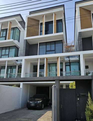 ให้เช่าทาวน์โฮม 3.5 ชั้น โครงการแกลม ลาดพร้าว 71 ซอยสตรีวิทยา 2 ใกล้ mrt ลาดพร้าว
