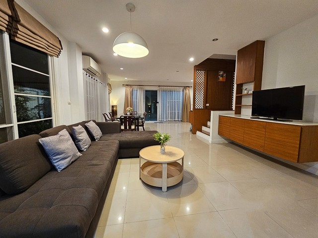ให้เช่า ทาวน์เฮ้าส์ หลังมุม URBAN SATHORN มีสวนในตัว พื้นที่ 48 ตรว เฟอร์นิเจอร์ครบ ใกล้ BTS บางหว้า