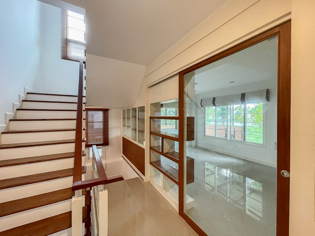 ให้เช่า ทาวน์เฮ้าส์ หลังมุม URBAN SATHORN มีสวนในตัว พื้นที่ 48 ตรว เฟอร์นิเจอร์ครบ ใกล้ BTS บางหว้า
