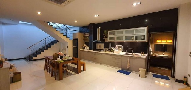 ขายอาคารโรงงานพร้อมที่ดินเนื้อที่ 6 ไร่ พร้อมใบรง4 ซอยอยู่เจริญ3 นาดี สมุทรสาคร
