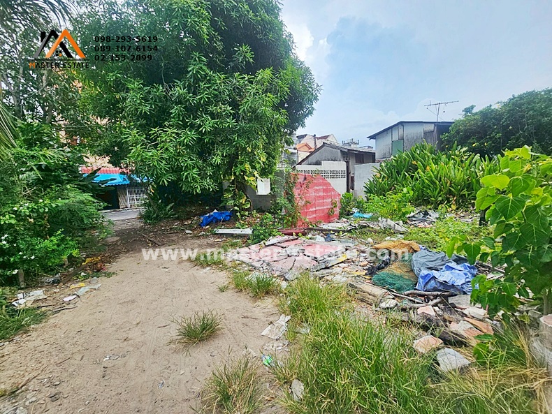 ที่ดินเปล่า 195.6 ตร.ว. แปลงมุม สวยมาก ติดถนนไทรบุรี จ.สงขลา หน้ากว้างประมาณ 20 M. x ลึก 45 M. ปัจจุบันมีผู้เช่าที่ดินขายอาหาร