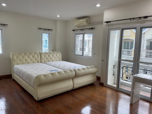 [ให้เช่า] FOR RENT GOLDEN HOME PARKVILLE NANGLINCHI / 3 bedrooms 5 bathrooms / 20 Sqw. 280 Sqm. **90,000** CLOSE TO CENTRAL PLAZA RAMA 3