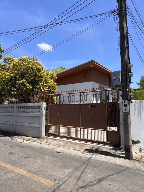 ขายที่ดิน 177 ตรว ขายตารางวาละ 350000 สุขุมวิท 65 ซอยชัยพฤกษ์ โทร 0816669559