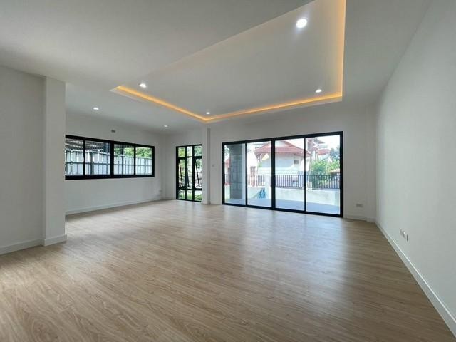 ขาย บ้านเดี่ยว รีโนเวทใหม่ทั้งหลัง หมู่บ้านปรีชาล้ำเพชร รามคำแหง76 ใกล้รถไฟฟ้าสายสีส้ม ใกล้เดอะมอลล์บางกะปิ