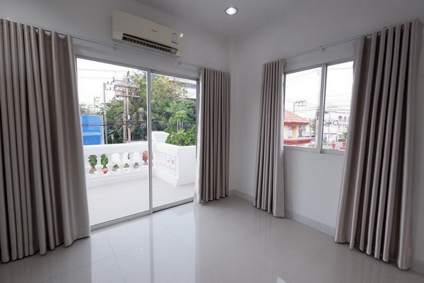 [ให้เช่า] FOR RENT NIRUN GRAND BANGNA / 3 bedrooms 2 bathrooms / 55 Sqw. 180 Sqm. **20,000** CLOSE TO HUACHIEW CHALERMPRAKIET UNIVERSITY